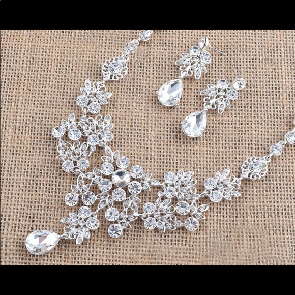 Fashion Jewelry Jewelry - NWOT Fashion Jewelry Silver Rhinestone Bridal Set